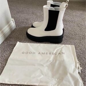 Good American Women's Black and White Ankle Chelsea Boots